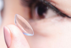 Here`s what really happens when you sleep in your contact lenses 